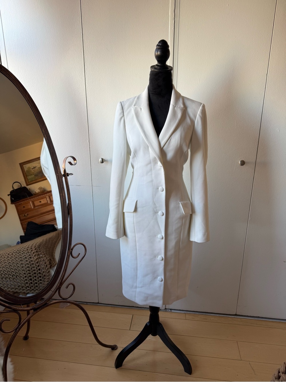 Vintage Badgley Mischka White Tailored Button-Front Long Blazer Dress